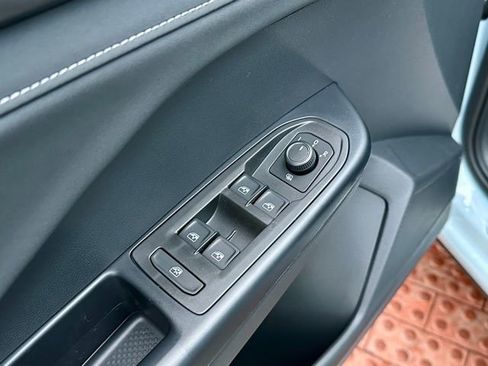 New 2026 Volkswagen Taos SE image 11