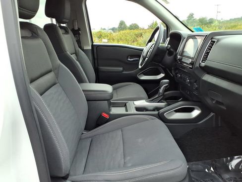 Certified 2023 Nissan Frontier SV w/ Tow Package AWD/4WD image 11