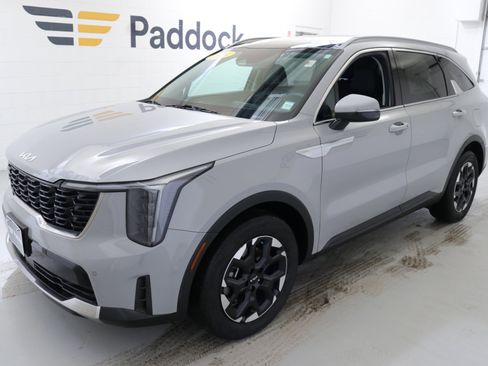 Used 2024 Kia Sorento S w/ Panoramic Sunroof Package image 3