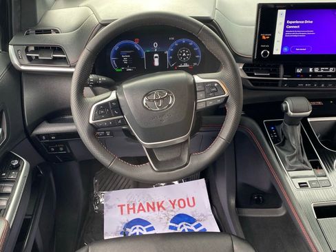 Used 2025 Toyota Sienna XSE image 11