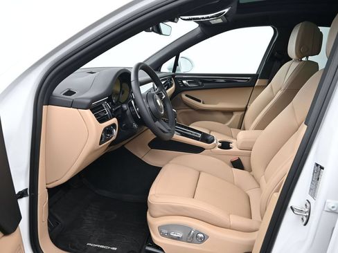 Certified 2026 Porsche Macan AWD/4WD image 4