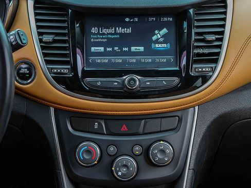 Used 2017 Chevrolet Trax LT w/ LT Convenience Package image 12