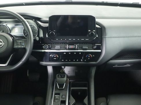 Used 2024 Nissan Pathfinder SL w/ Black Appearance Package image 14