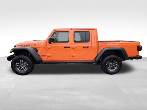 Used 2025 Jeep Gladiator Mojave w/ Convenience Group AWD/4WD image 2