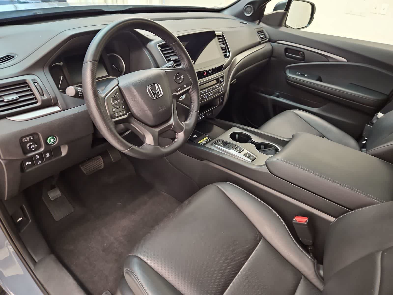 Certified 2024 Honda Passport EX-L image 2