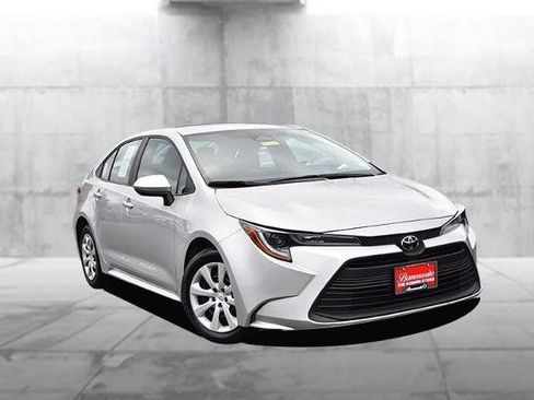 Used 2025 Toyota Corolla LE image 2