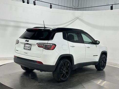 Used 2023 Jeep Compass Latitude AWD/4WD image 11