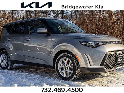 Certified 2023 Kia Soul S image 1
