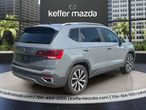 Used 2022 Volkswagen Taos SE w/ Panoramic Sunroof Package AWD/4WD image 7