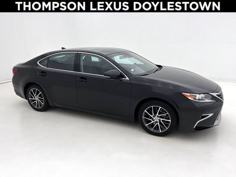 Used 2017 Lexus ES 350 w/ Luxury Package FWD image 1