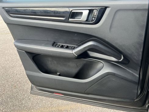Used 2019 Porsche Cayenne image 31