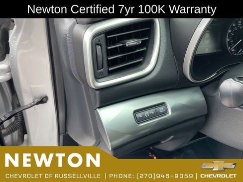 Used 2022 Nissan Maxima SV w/ Floor Mat Group FWD image 9