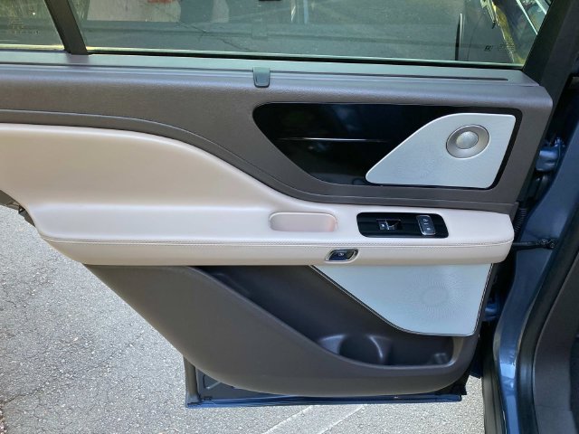 Certified 2021 Lincoln Aviator Reserve w/ Equipment Group 201A AWD/4WD image 11