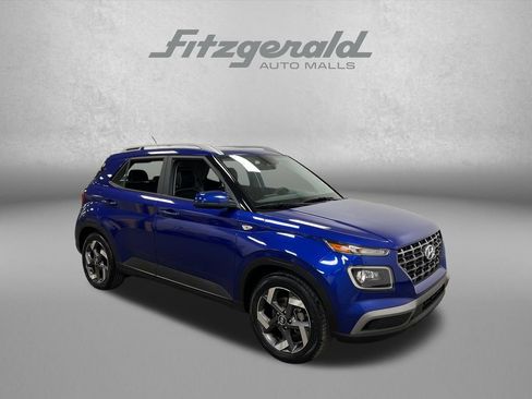 Used 2023 Hyundai Venue Limited w/ Cargo Package FWD image 8