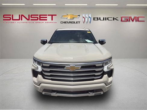 Used 2026 Chevrolet Silverado 1500 High Country AWD/4WD image 3