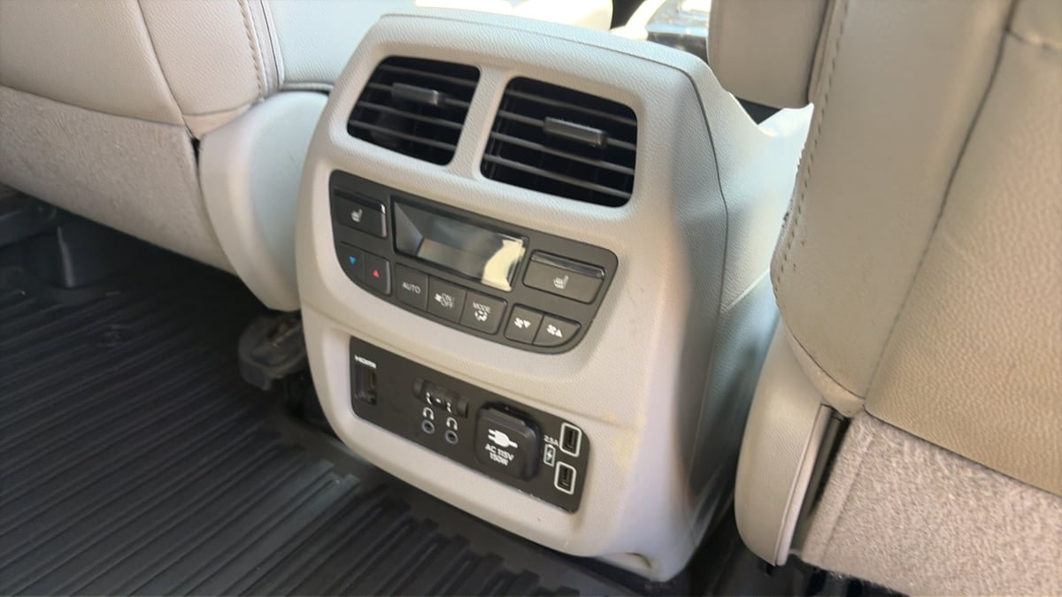 Used 2020 Honda Pilot Touring image 11
