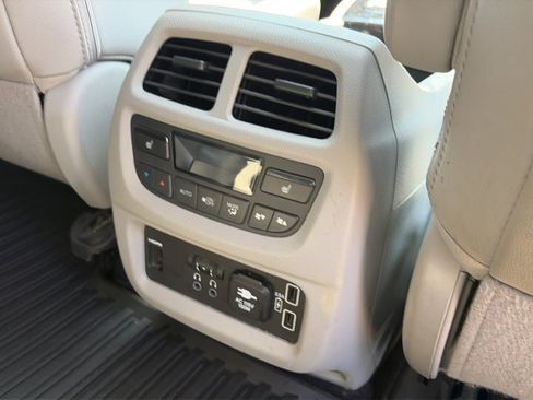 Used 2020 Honda Pilot Touring image 11