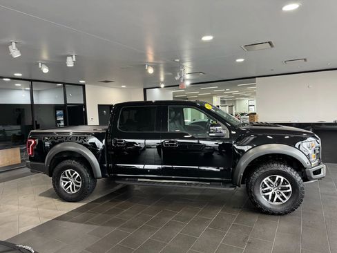 Used 2018 Ford F150 Raptor w/ Equipment Group 802A Luxury image 3