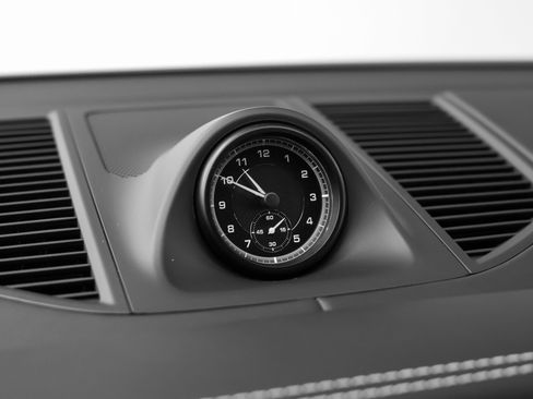 Used 2025 Porsche Macan image 35