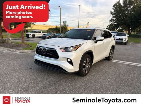 Used 2022 Toyota Highlander XLE FWD image 1