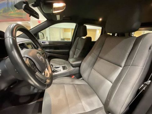 Used 2020 Jeep Grand Cherokee Laredo image 13