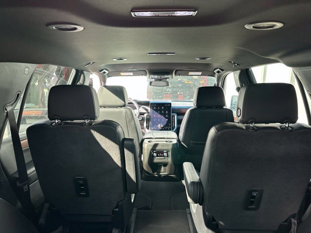 Used 2025 GMC Yukon Denali AWD/4WD image 13