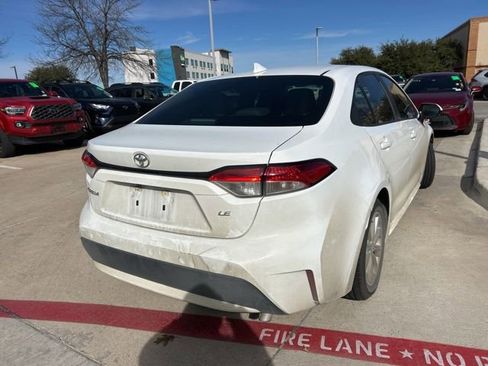 Used 2020 Toyota Corolla LE image 3