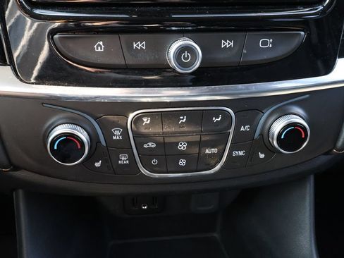 Used 2019 Chevrolet Traverse LT FWD image 24
