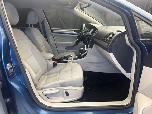 Used 2016 Volkswagen Golf S FWD image 13