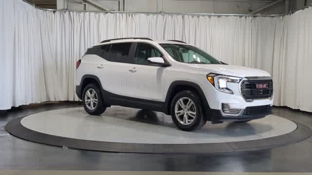 Used 2023 GMC Terrain SLE w/ Driver Convenience Package AWD/4WD image 2