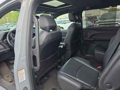 Used 2022 Toyota Sienna XLE Woodland Edition AWD/4WD image 18