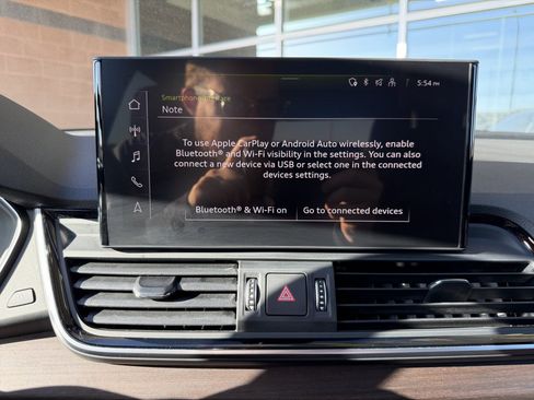 Used 2024 Audi Q5 e Premium w/ Convenience Package image 21