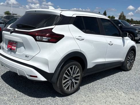 Used 2023 Nissan Kicks SV FWD image 3