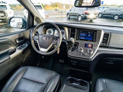 Used 2020 Toyota Sienna SE AWD/4WD image 24