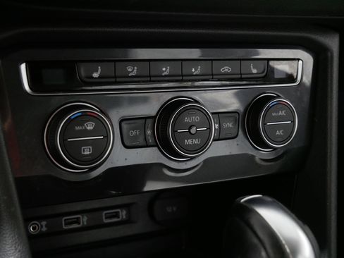 Used 2018 Volkswagen Tiguan SEL image 23