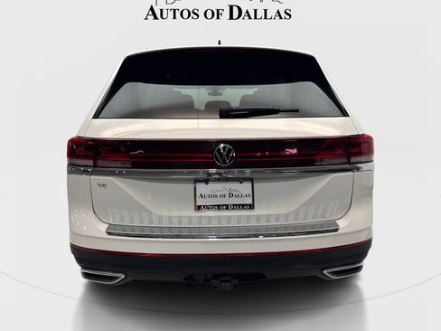 Used 2024 Volkswagen Atlas SE w/ Panoramic Sunroof Package FWD image 7