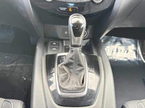 Used 2022 Nissan Rogue Sport SV w/ Technology Package image 12