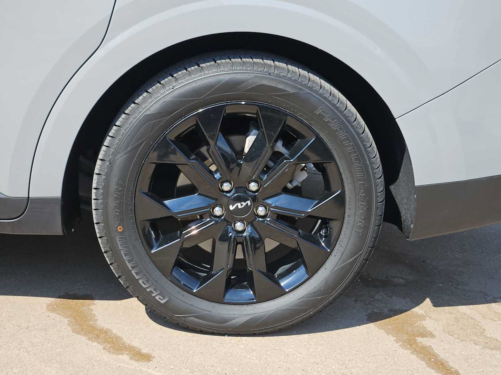Used 2024 Kia Carnival SX FWD image 13