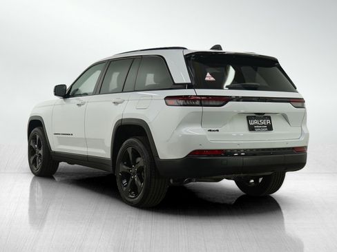 Used 2022 Jeep Grand Cherokee Altitude image 3