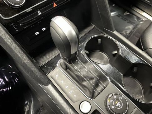 Used 2022 Volkswagen Atlas Cross Sport SE w/ Panoramic Sunroof Package image 21