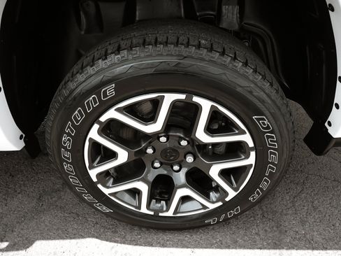 Used 2025 RAM 1500 Laramie w/ Sport Appearance Package AWD/4WD image 8