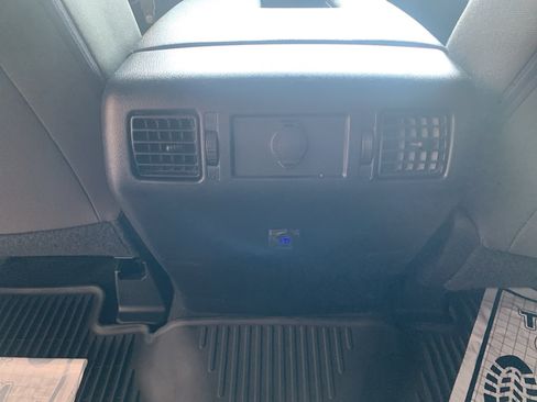 Used 2019 Toyota Tundra SR5 w/ SR5 Upgrade Package AWD/4WD image 17