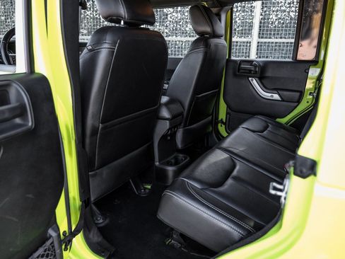 Used 2017 Jeep Wrangler Unlimited Rubicon image 38