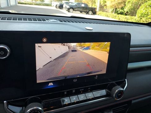 Used 2024 Chevrolet Colorado Z71 image 22