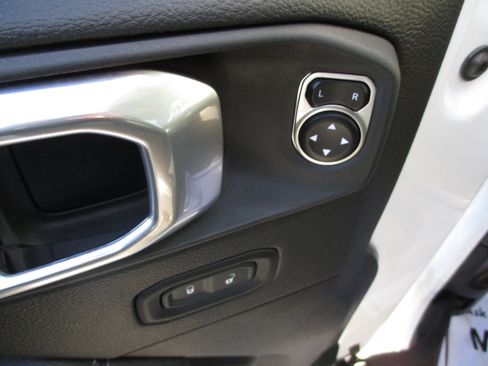 Used 2021 Jeep Wrangler Unlimited Sahara image 13