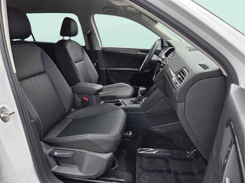 Used 2023 Volkswagen Tiguan SE FWD image 17