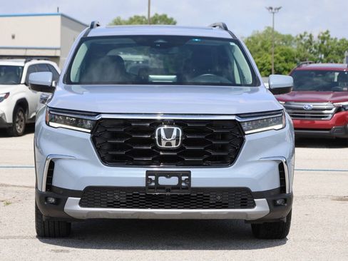 Used 2025 Honda Pilot Elite image 2