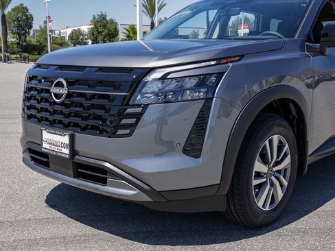 New 2026 Nissan Pathfinder SL FWD image 10