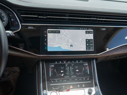 Used 2019 Audi Q8 Prestige AWD/4WD image 32