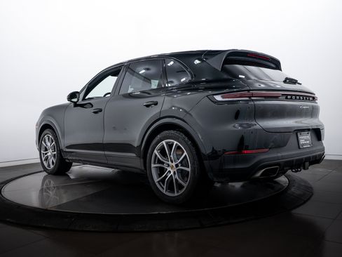 Certified 2026 Porsche Cayenne image 3